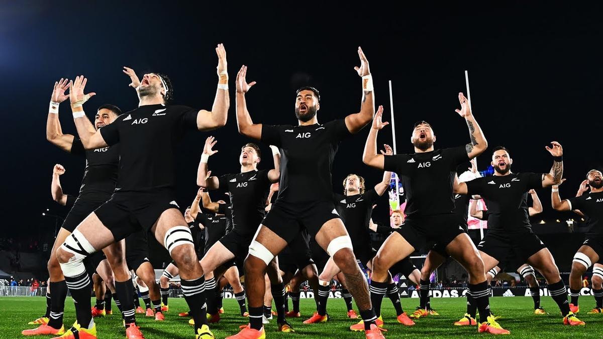 Los All Blacks escenifican la haka 