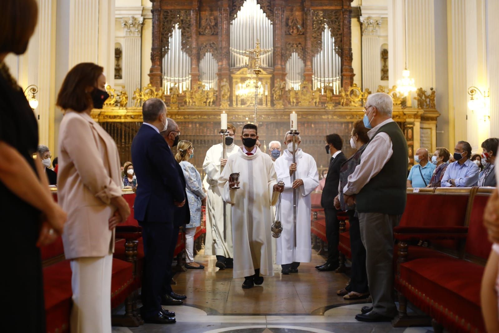 La Basílica del Pilar celebra el Corpus Christi con una misa y una pequeña procesión en las naves laterales