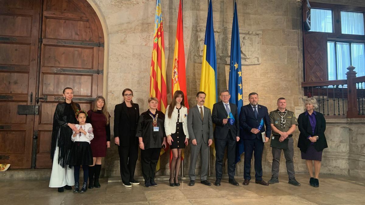 Foto de familia momentos antes de la reunión.