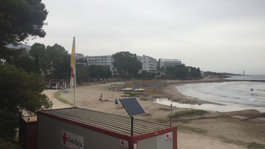 La playa de Las Fuentes de Alcossebre vuelve a ser apta para el baño