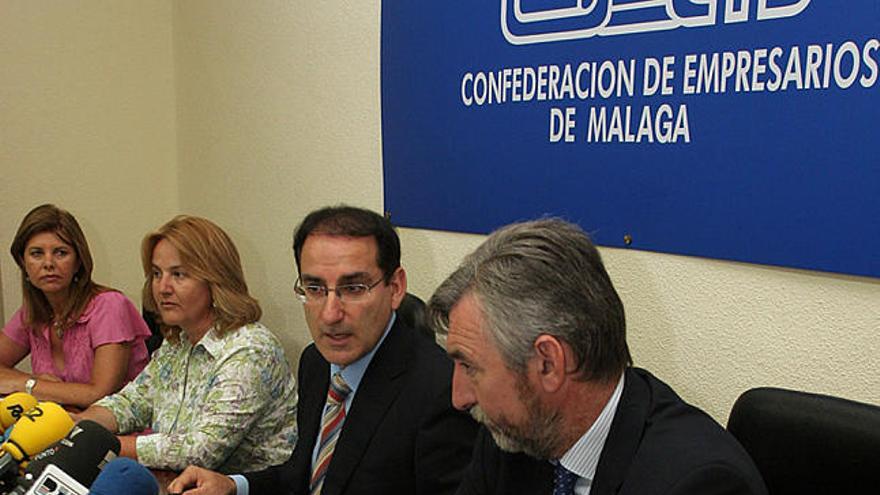 CEA. Representantes de las entidades presentan del convenio.