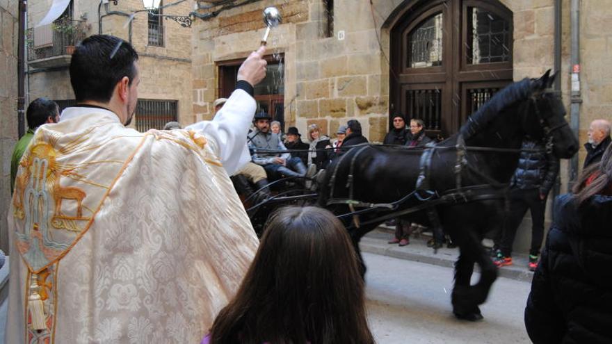 La tradicional benedicció dels animals durant els Tres Tombs.