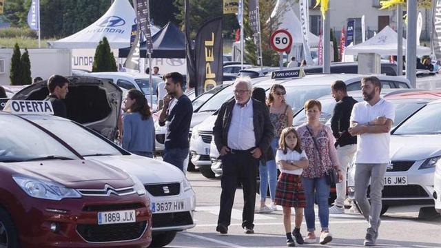 Fira de cotxes de segona mà a Fornells de la Selva. | MARC MARTÍ