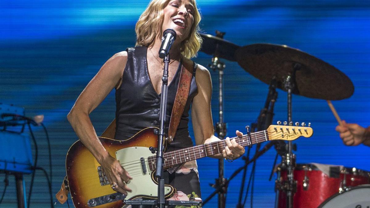 Sheryl Crow showcases style and ‘hit’ as she opens Alma Festival 27 years later