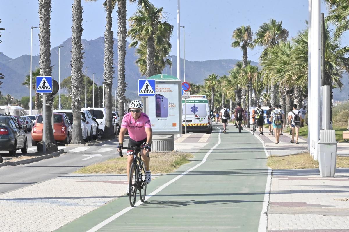 Carril bici en la avenida Ferrandis Salvador del Grao de Castelló.