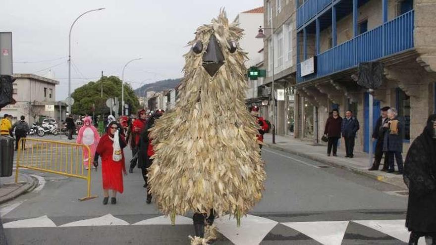 El desfile del Paxaro do Mal Agoiro de este año. // Santos Álvarez