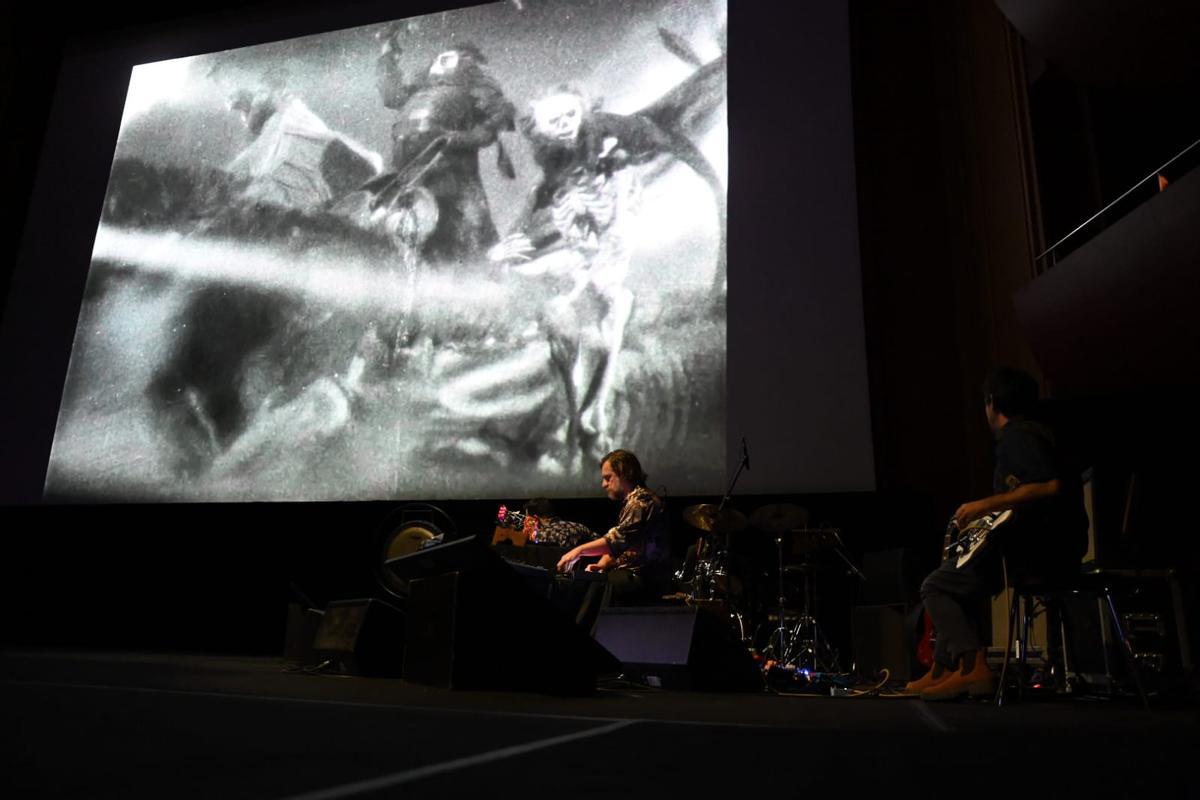 Un instante de la actuación de Gaf y la Estrella de La Muerte, anoche en el Auditorio Alfredo Kraus.