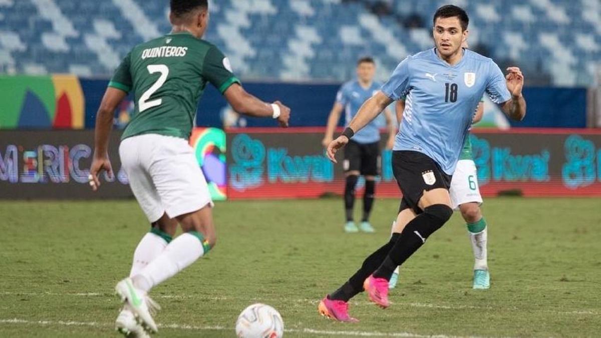 Maxi Gómez frente al boliviano Quinteros, ex de la Academia VCF