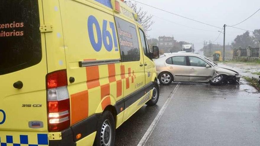 Pontevedra registra un accidente con heridos cada hora, según las aseguradoras