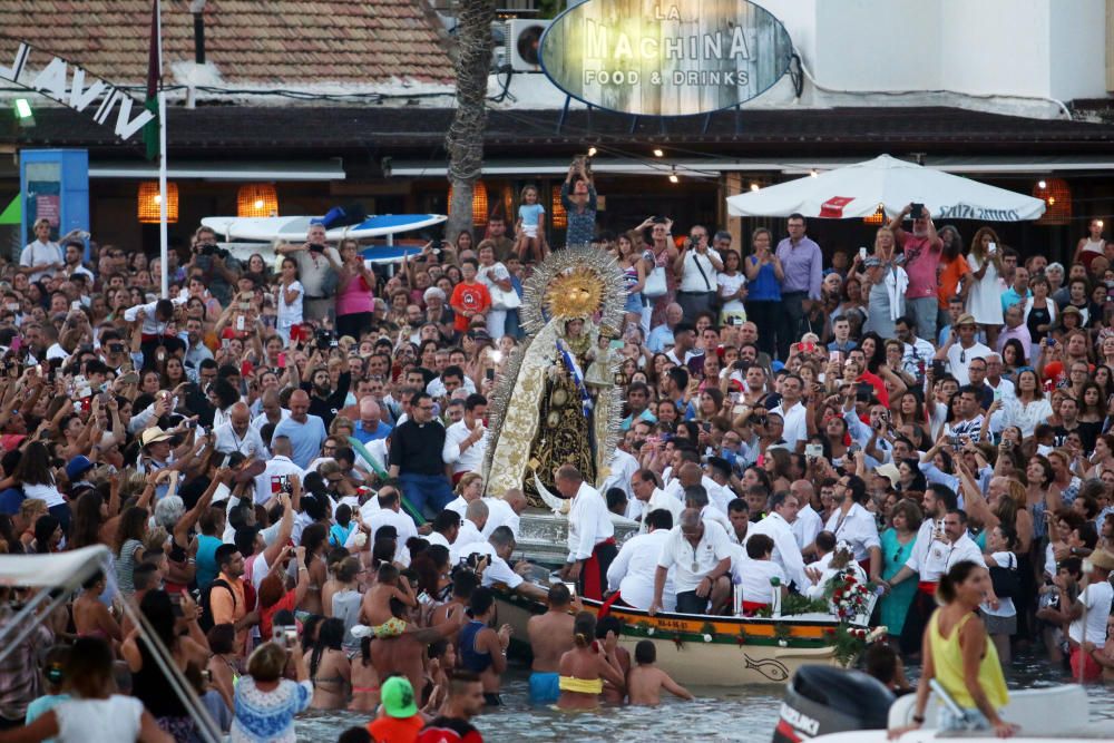 Pedregalejo, volcado con la procesión de la Estrella de los Mares.