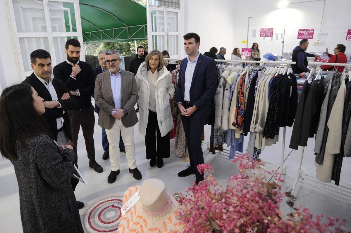 Autoridades en la primera jornada de la feria. | FOTOS: BERNABÉ/JAVIER LALÍN
