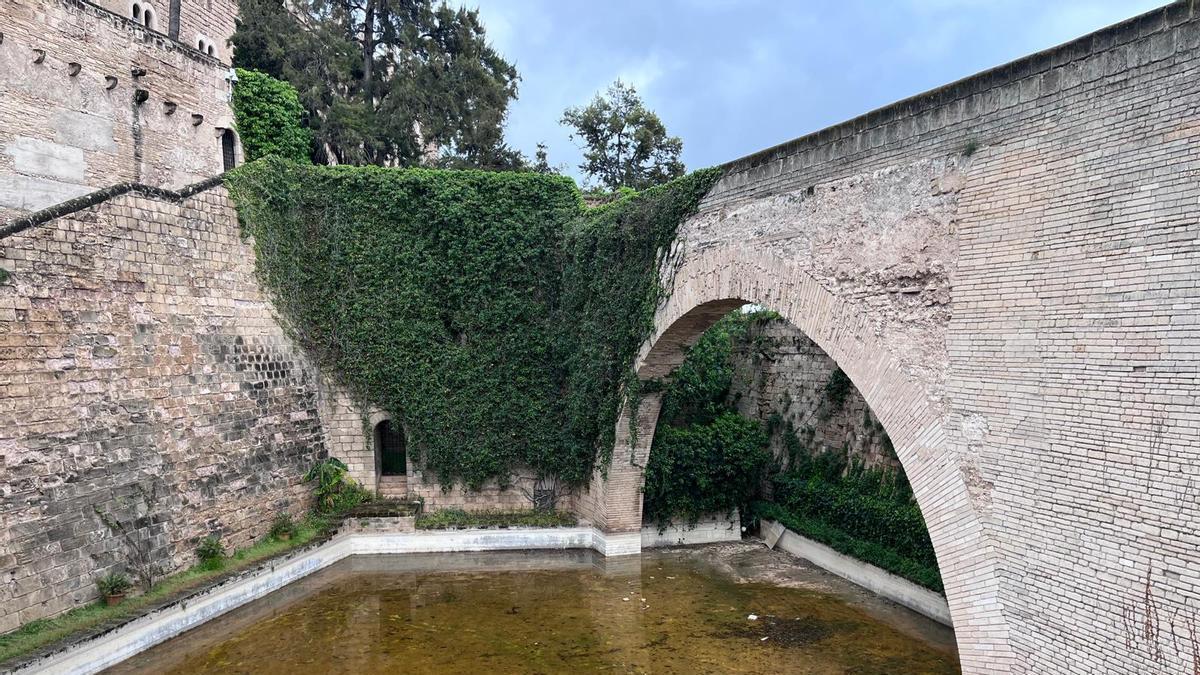 El arco sufre un acusado proceso de degradación.