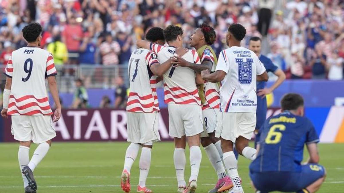Un jugador de Bosnia, abatido tras el segundo gol de Estados Unidos.