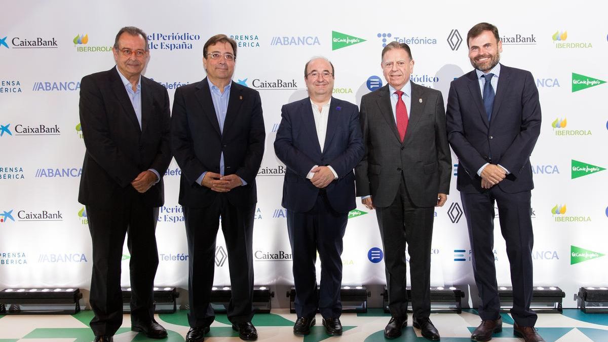 Albert Sáez, presidente de El Periódico; Guillermo Fernández Vara, presidente de la Junta de Extremadura; Miquel Iceta, ministro de Cultura y Deporte; Alfredo Canteli Fernández, alcalde de Oviedo, y su hijo, Alfredo Canteli.