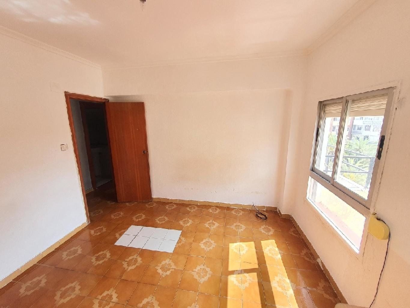 Piso a la venta en la calle Peris Celda por 47.300€