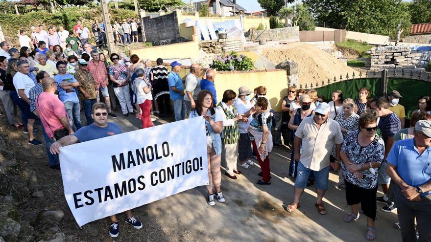 Nueva marcha de apoyo al vecino de Cerponzóns que perdió su casa | RAFA VÁZQUEZ