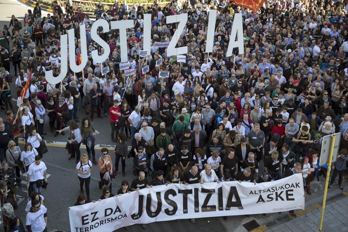 Milers de persones demanen a Pamplona "justícia" en el 'cas Altsasu'