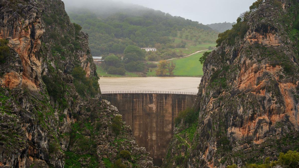 La presa malagueña de Montejaque comienza a desembalsar