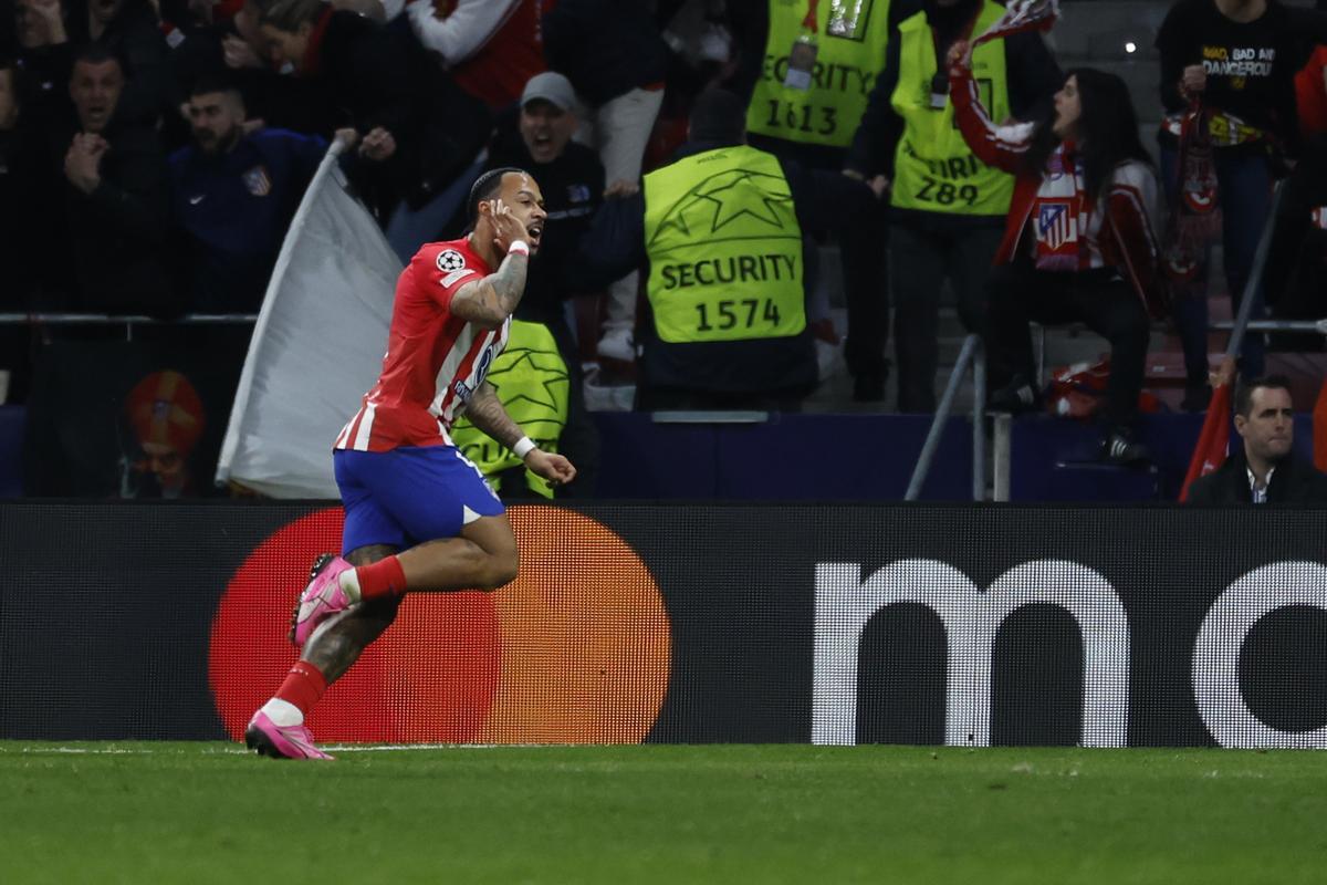 Memphis Depay celebra el gol del Atlético con el que se forzó la prórroga.