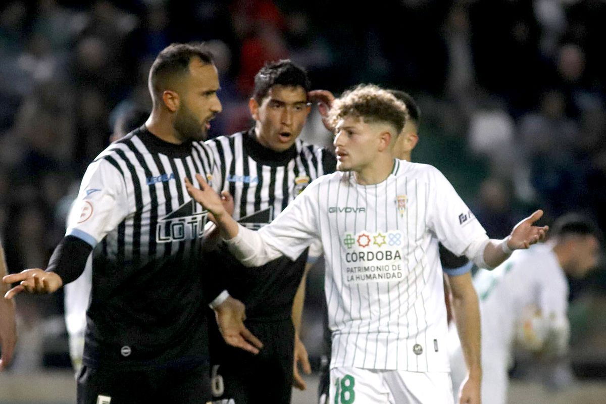 Las imágenes del Córdoba CF - Linense