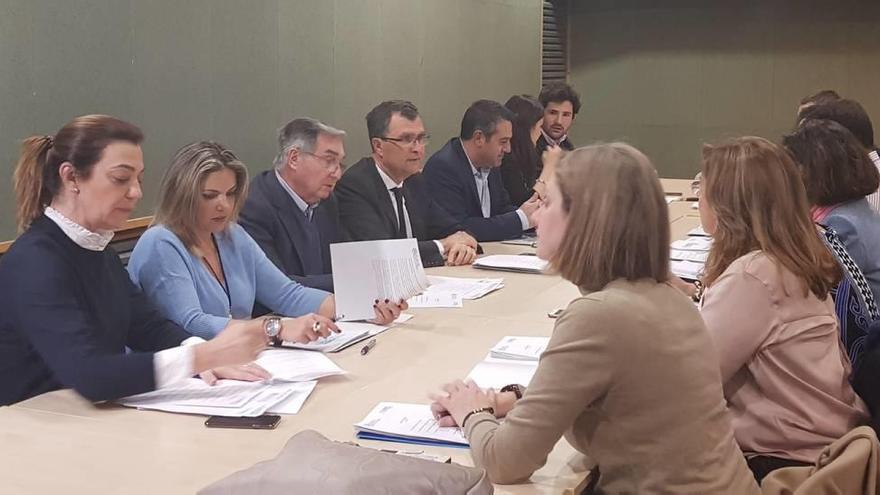 El Comité Organizador del Congreso del PP, ultimando ayer los últimos detalles del cónclave.