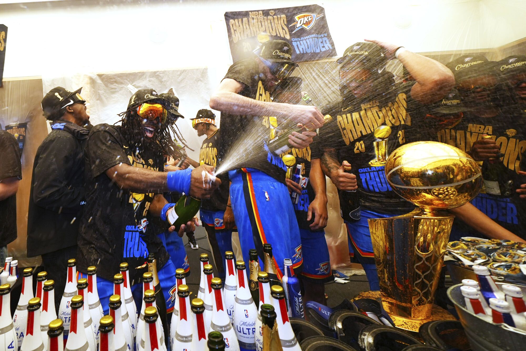 Oklahoma City Thunder guard Luguentz Dort, left, celebrates with teammates in the locker room after winning the NBA basketball championship with a Game 7 victory against the Indiana Pacers Sunday, June 22, 2025, in Oklahoma City. (AP Photo/Julio Cortez) Associated Press/LaPresse. EDITORIAL USE ONLY/ONLY ITALY AND SPAIN