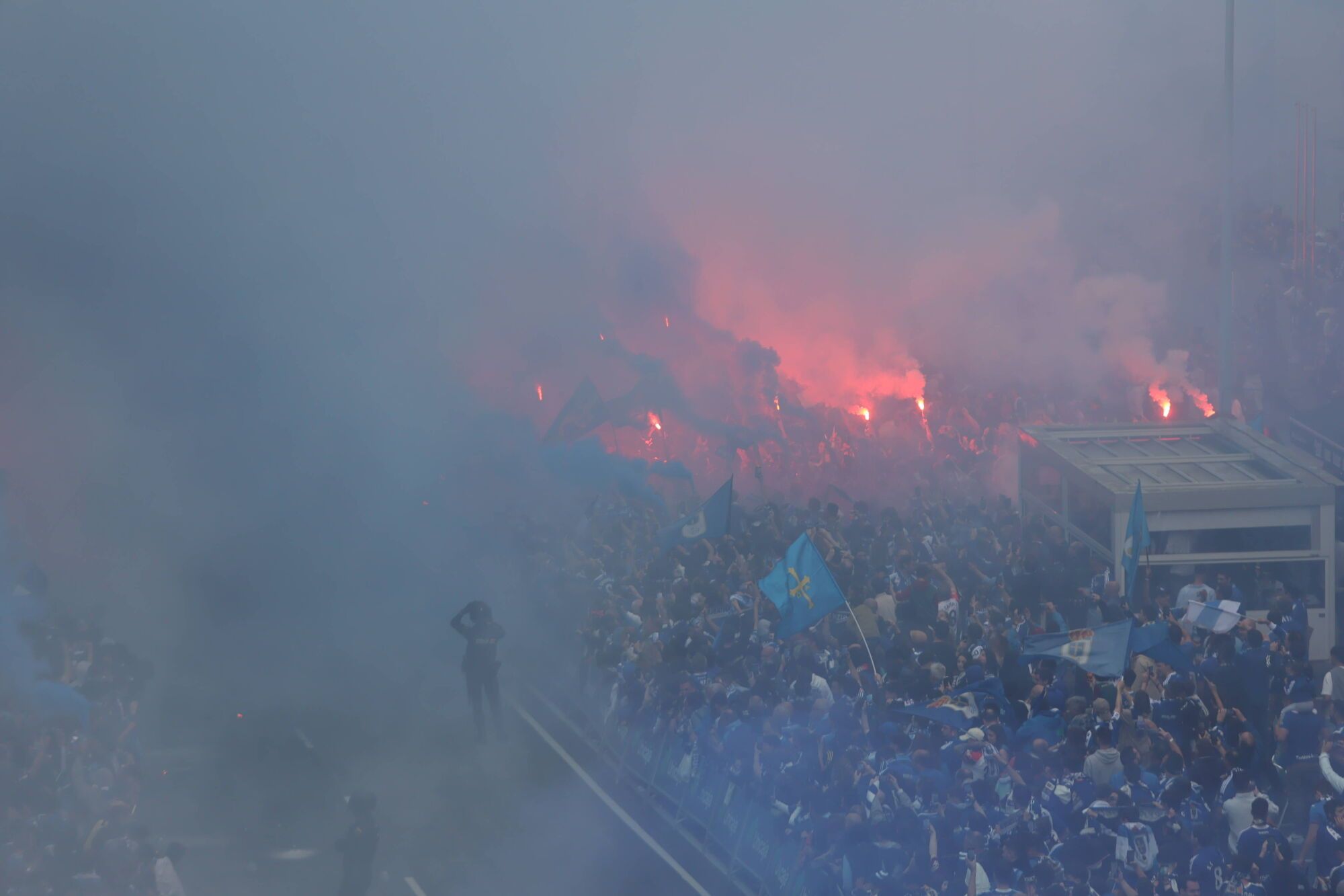 Así fue el recibimiento de la afición al Real Oviedo y toda la previa del último partido de la temporada