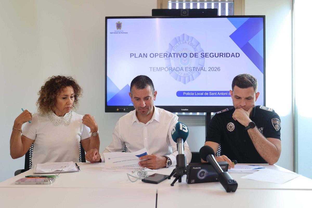La Policía Local de Sant Antoni presenta su dispositivo especial de verano La Policía Local de Sant Antoni presenta su dispositivo especial de verano