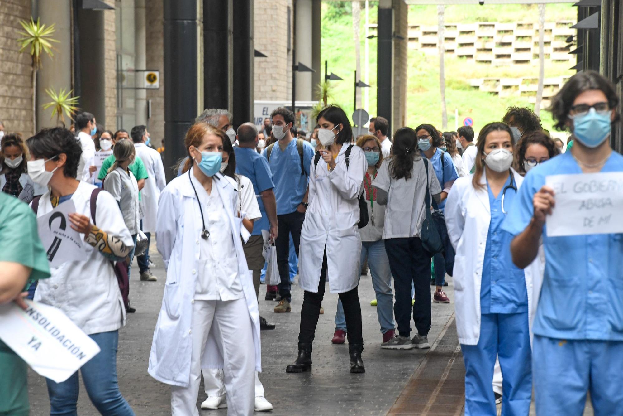 Huelga de médicos en el Doctor Negrín