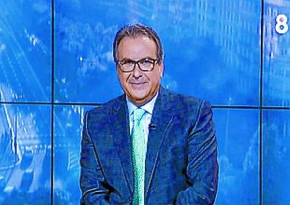 Josep Cuní, presentant’8 al dia’ (8TV).