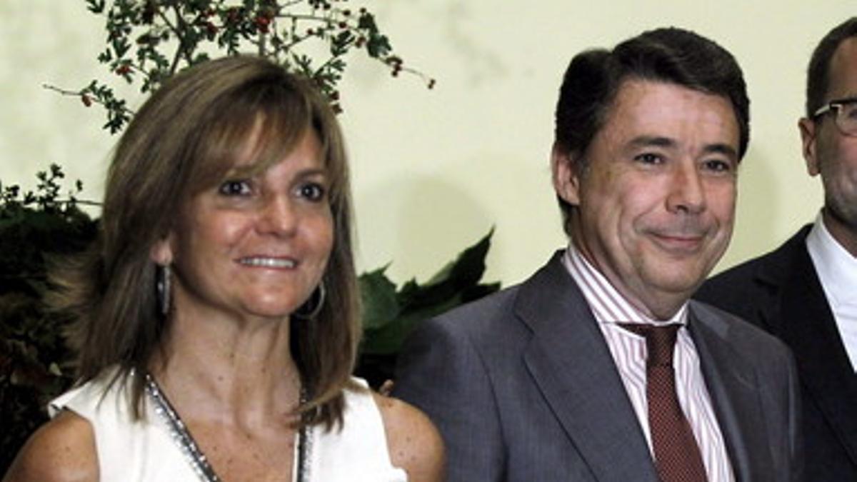 El presidente de Madrid, Ignacio González, junto a su esposa, Lourdes Cavero, el pasado septiembre.