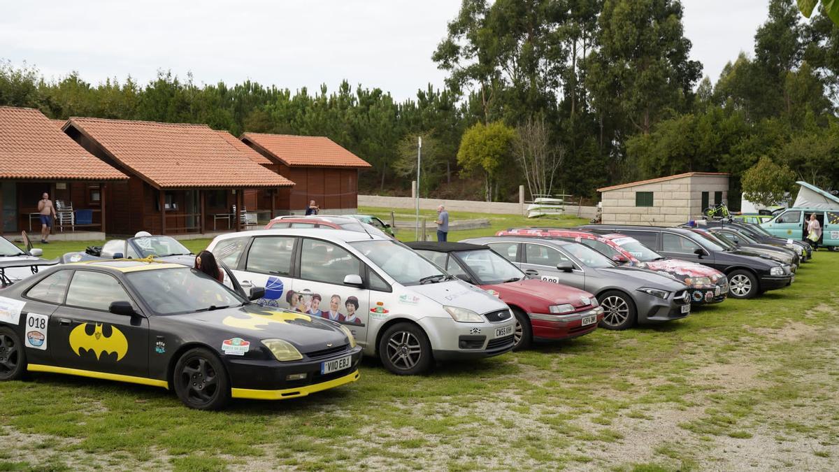 Vehículos participantes en el rally benéfico Banger.