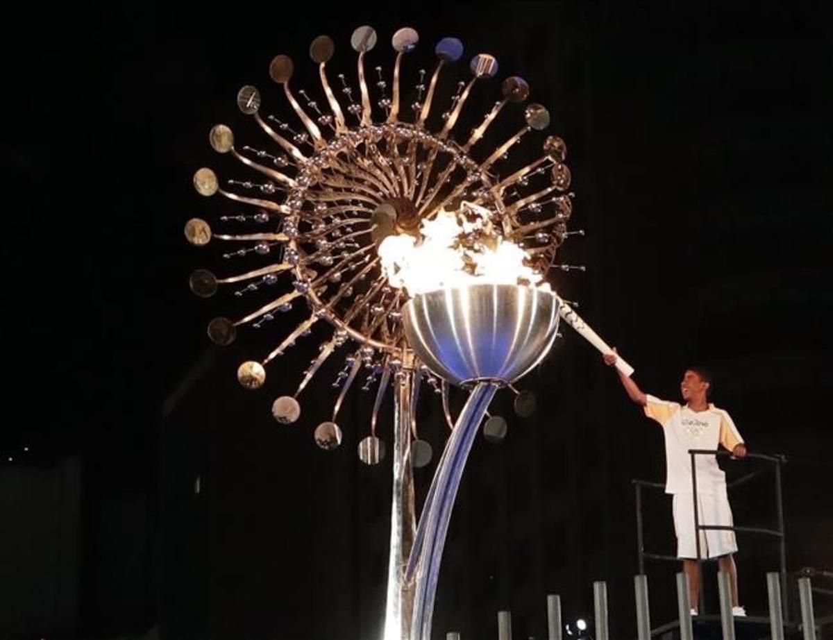 dcaminal34945096 jorge alberto oliveira gomes lights the olympic cauldron dur160806082537