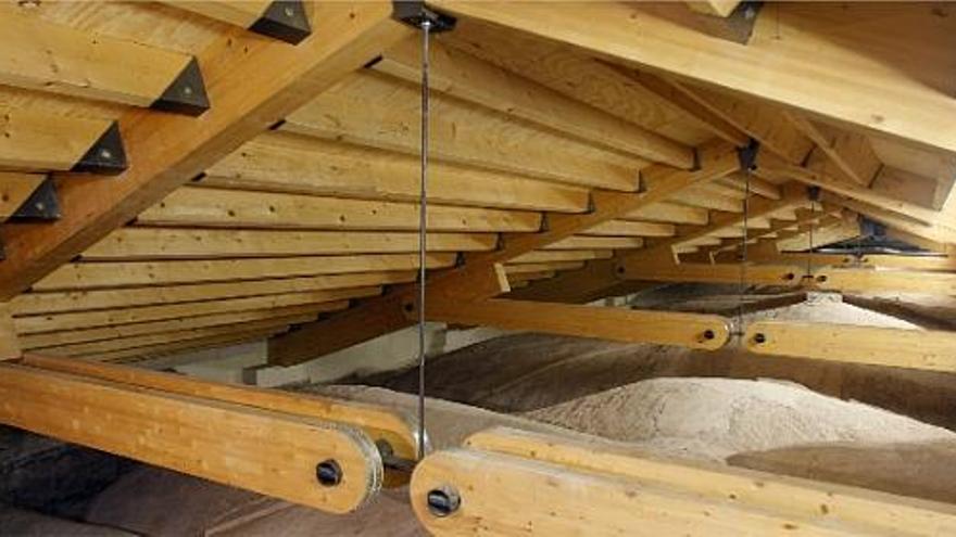 La nueva cubierta de madera y teja que se ha instalado en San Agustín aligera y salvaguarda las bóvedas medievales originales.