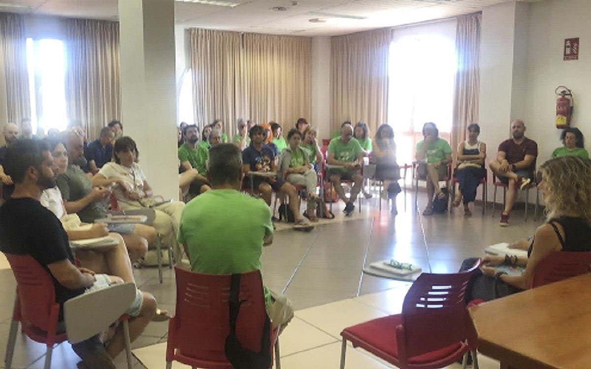 Asamblea de la Plataforma en defensa de l’ensenyament públic de la Marina Baixa celebrada en L'Alfàs del Pi