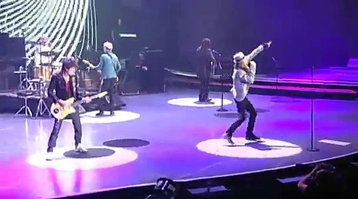 Els Rolling Stones ofereixen el primer concert de la seva gira a Londres.