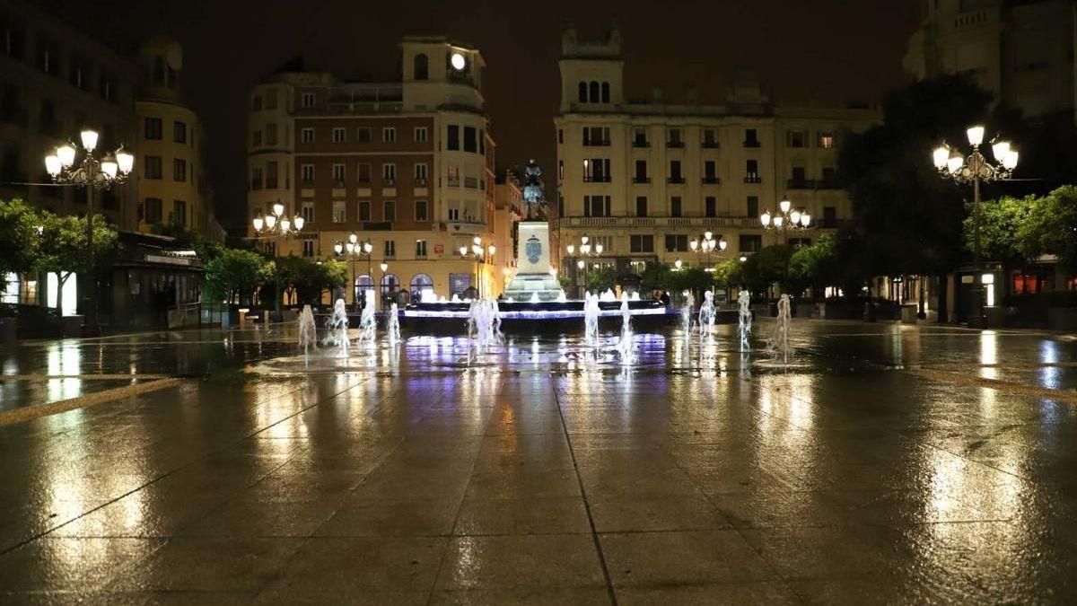 La plaza de las Tendillas durante el toque de queda