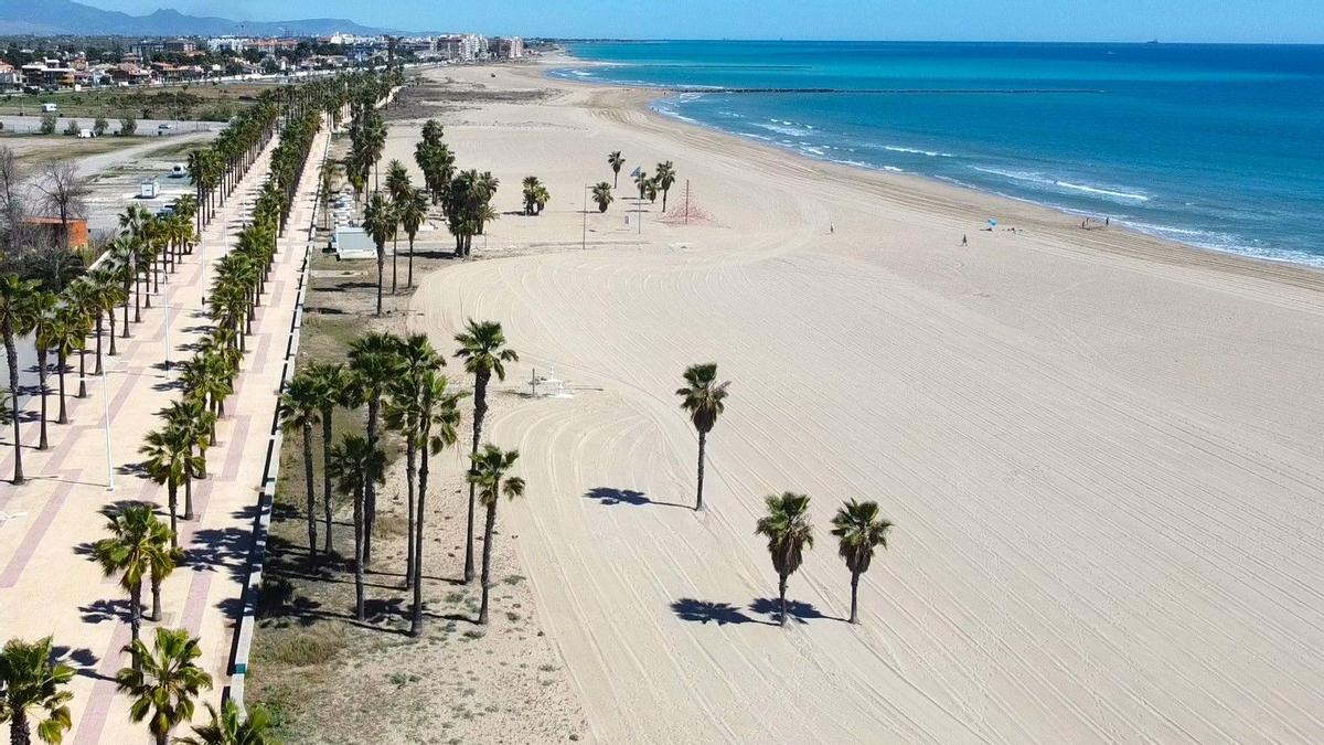 La playa del Arenal de Burriana, preparada para recibir a visitantes y familias durante la Pascua 2026.
