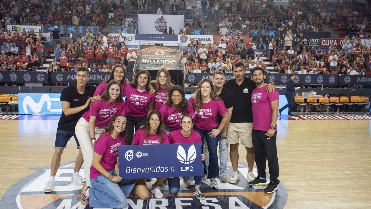 L'homenatge del Nou Congost al Manresa CBF per la consecució de la Super Copa i l'ascens a Lliga Femenina 2