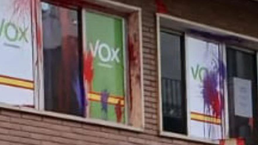 Vox denuncia un ataque con pintura a su sede en Castelló