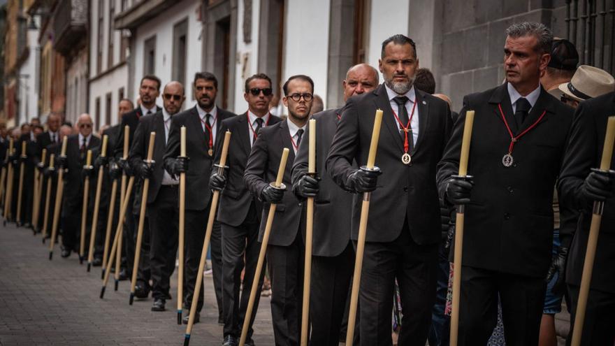 Miembros de la Esclavitud del Cristo de La Laguna, en una imagen de archivo durante una procesión. | | LP/DLP