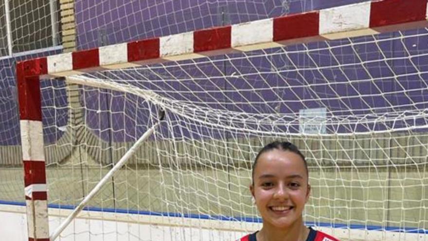 Jimena quiere ser Mundial: la jugadora del Lobas Oviedo de balonmano, la única asturiana de la selección juvenil