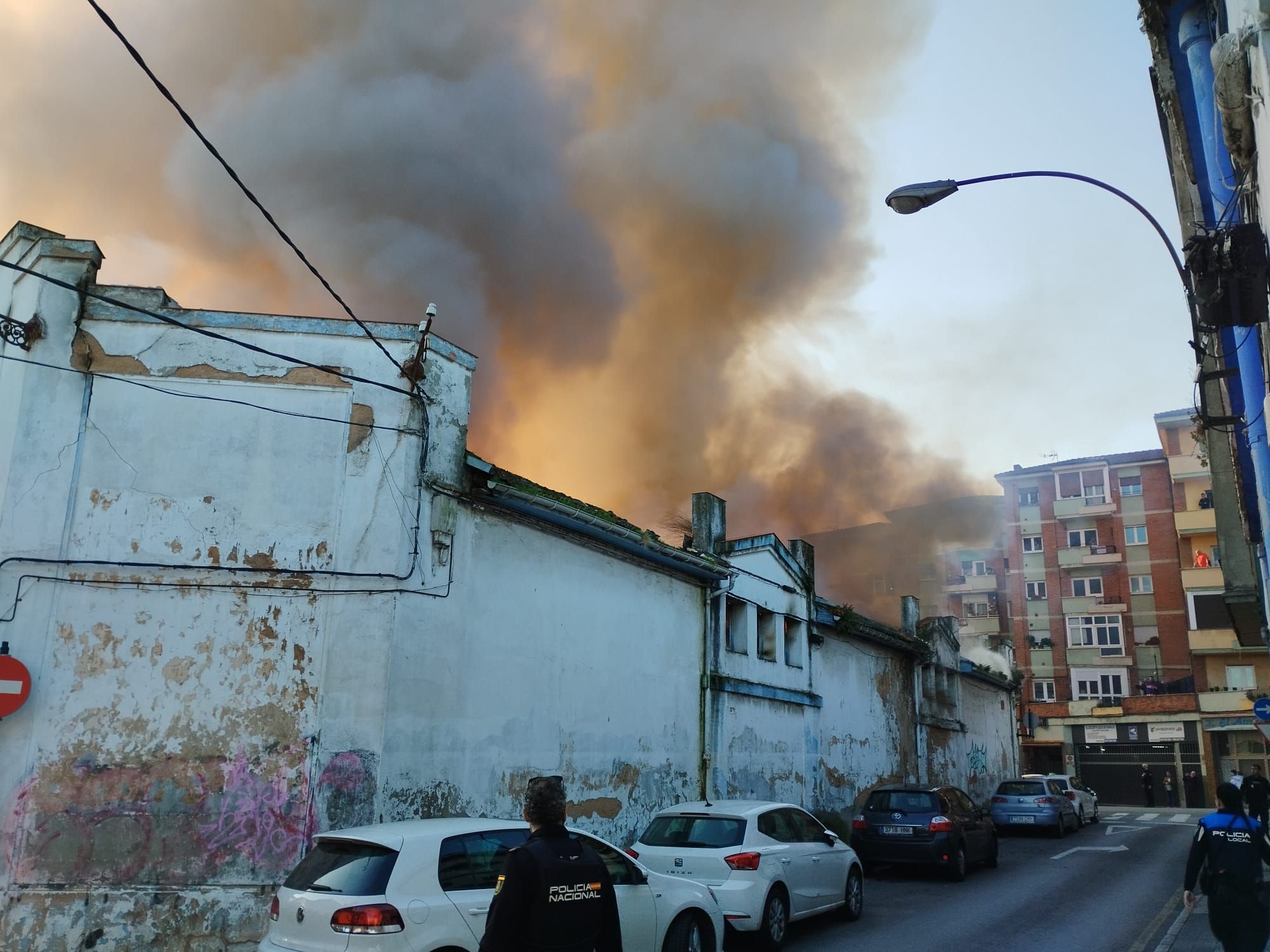 Incendio en Almacenes Industriales de Oviedo