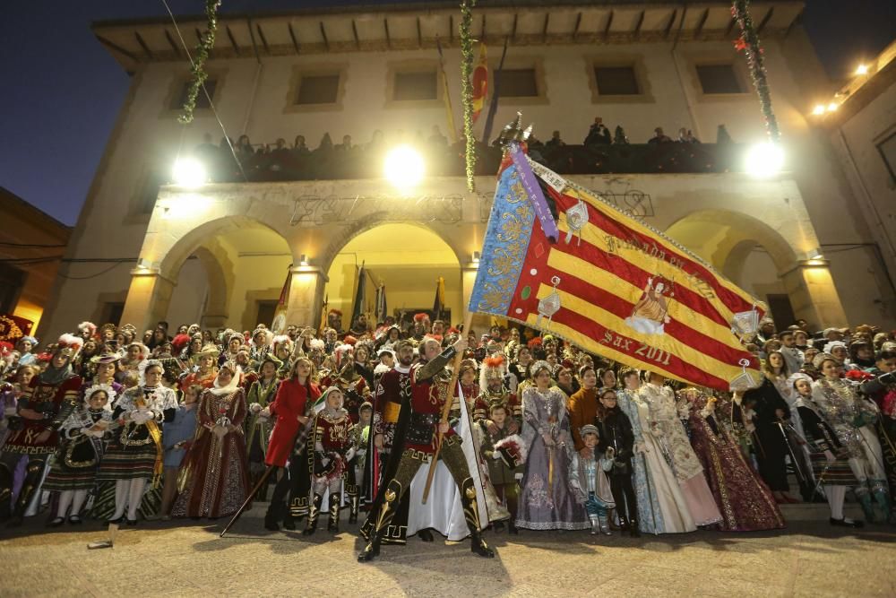 Medio millar de cargos festeros celebran la efeméride con un acto histórico de homenaje a las capitanías a tres semanas del inicio de los Moros y Cristianos