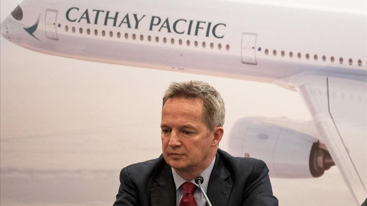Rupert Hogg, consejero delegado de Cathay Pacific, durante la rueda de prensa en la que anunció su dimisión.