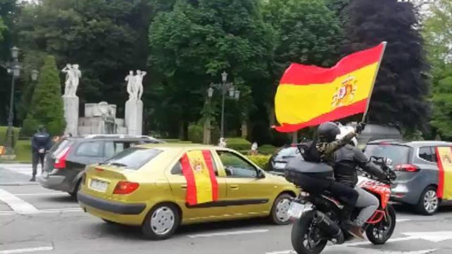 Manifestación de Vox en Oviedo contra el Gobierno por la gestión de la pandemia del coronavirus