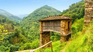 Axel dejó Mallorca para vivir en un pueblo asturiano con solo 14 vecinos: “Pago 150 euros por mes de alquiler, con los precios de España es una locura”