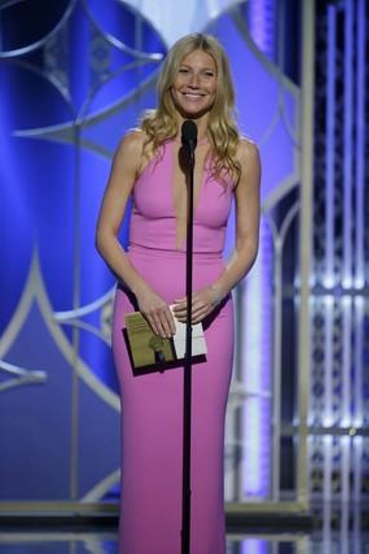 Gwyneth Paltrow, en xiclet i amb transparències al pit, va sortir de la norma dels colors de la gala, però la va encertar del tot.