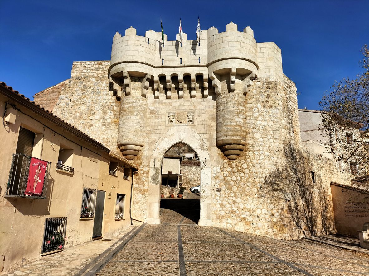 La Puerta de Santa María es la única que se conserva de la muralla que rodea el casco antiguo de Hita