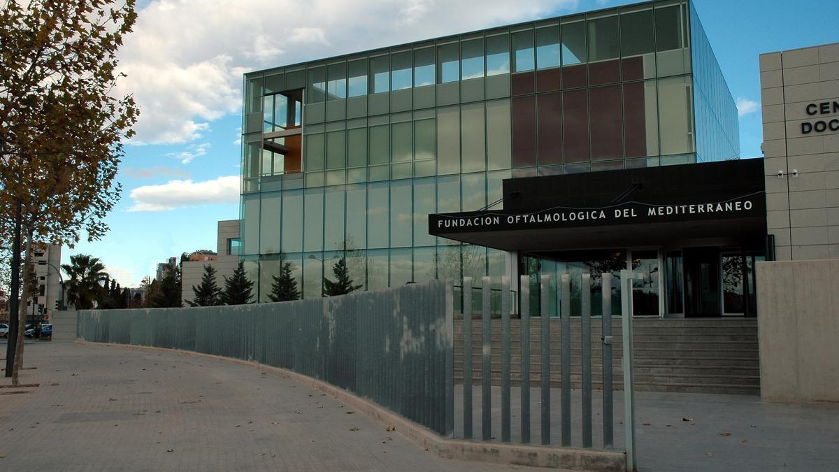 Fachada de la Fundación de Oftalmología Médica, en la avenida Pío Baroja de València.